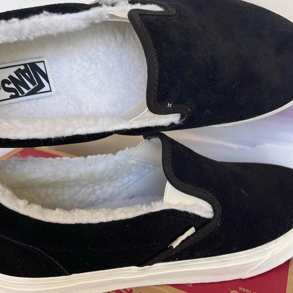 Vans • Men’s Classic Slip-On
Cozy Hug Black
VN0A5A08BM8
Sneakers - Picture 15 of 16